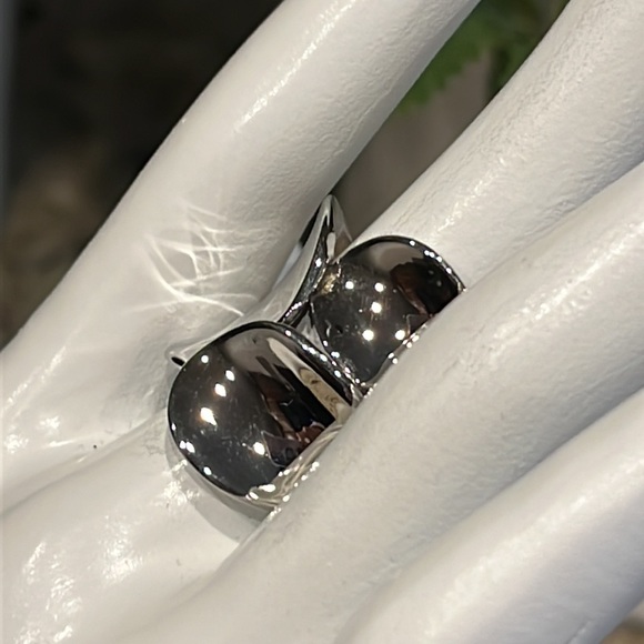 NWOT BIG and BOLD Stainless Steel Ring - Picture 3 of 8